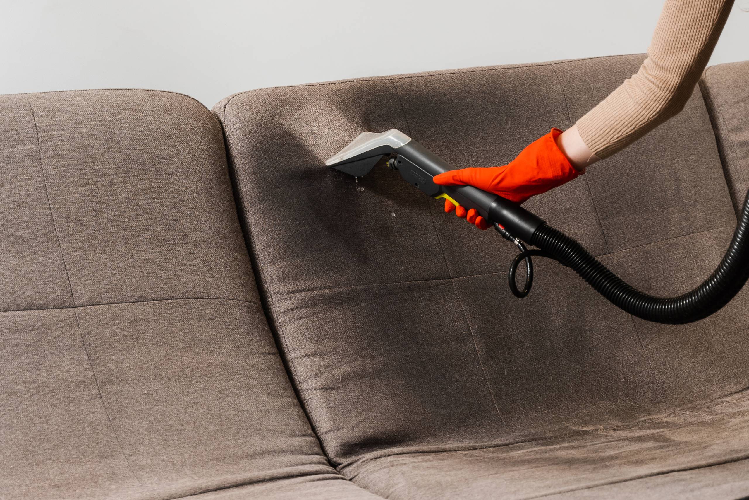 Lavaggio divani e moquette a domicilio - Giesse Cleaning